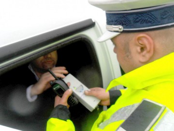 Prins băut la volan şi fără permis: a fost arestat