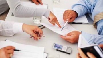 Senatul a avizat OUG care prevede prime pentru angajaţii dispuşi să-şi schimbe domiciliul