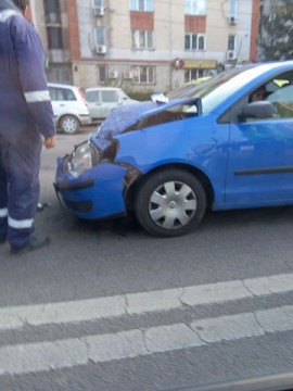 Carambol pe bulevardul 1 Mai! Cinci persoane au fost rănite