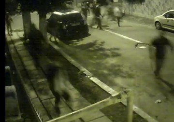 Unul dintre scandalagiii din Coiciu a agresat un poliţist din Cumpăna!