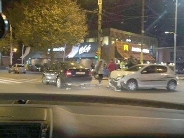 Accident rutier în intersecţia de la Delfinariu