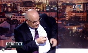 Raed Arafat, ENERVAT LA CULME! Şi-a smuls lavaliera şi a plecat dintr-o emisiune!