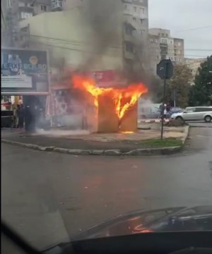 Un om al străzii, ÎNCĂTUȘAT la Constanța după ce a provocat un incendiu în plină stradă