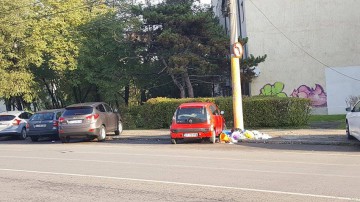 Mormane de gunoi pe străzile Constanţei! Oamenii, indiferenţi
