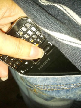 Reţinut de poliţişti după ce a furat un telefon