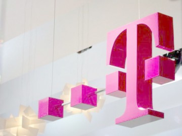 Telekom îşi deschide bancă