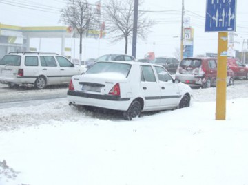 Ţi-ai echipat autoturismul cu anvelopele de iarnă? Iată TOT CE TREBUIE SĂ ŞTII