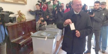 Băsescu şi-a exercitat dreptul la vot în calitate de nou cetăţean al Moldovei