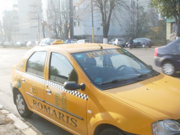 CIRC pe strada ADAMCLISI: un recalcitrant a BĂTUT un taximetrist şi s-a luat la harţă şi cu poliţiştii