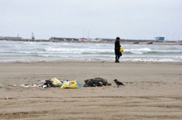 Plaja Modern, o oază de gunoi, în extrasezon!
