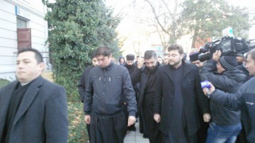 ÎPS Teodosie, apărat din nou de un sobor de preoţi