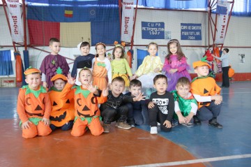 Proiectul „Bogăţiile toamnei” a colorat zilele copiilor din Medgidia