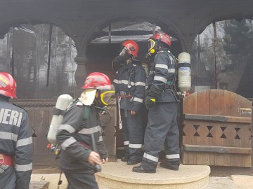 Intervenție periculoasă a pompierilor, la Negru Vodă!