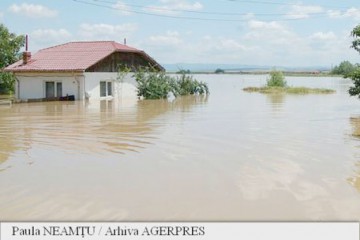 Organele de cercetare penală, sesizate pe tema fondurilor alocate la inundaţiile din 2005