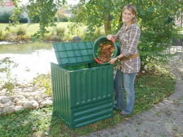 Locuitorii din Cernavodă primesc gratuit unităţi de compostare a deşeurilor