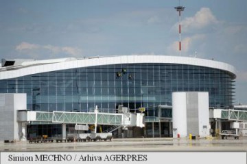 CN Aeroporturi București nu are nici o relație contractuală cu UBER; spațiul de reclamă este contractat de o agenție media