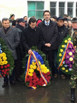 1 DECEMBRIE. PRU Constanţa a depus coroane de flori la monumentele eroilor români