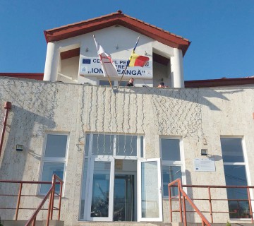 Primăria Tuzla şi Centrul pentru Tineret au fost împodobite
