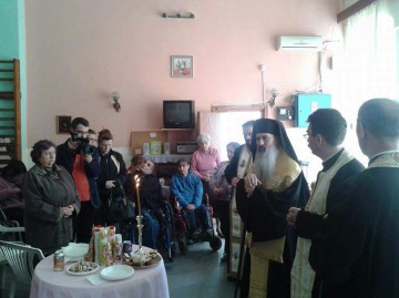 Sfântul Nicolae aduce daruri persoanelor cu dizabilităţi din Constanţa