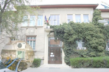 Universitatea “Ovidius” modifică destinaţia unei clădiri, după ce a evacuat în forţă sediul vechi!