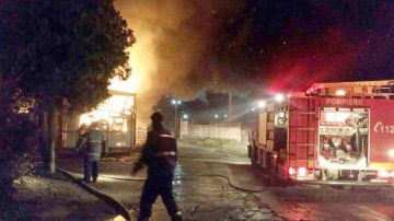 Incendiu devastator la Agigea: au ars o barcă, mobilier, aparate de joc