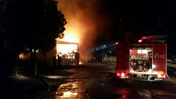 Incendiu de PROPORȚII la hala din centrul comunei Agigea, lângă primărie - VIDEO + FOTO