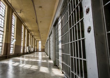 S-a votat! Deţinuţii primesc reduceri de pedeapsă pentru “condiţii inumane”