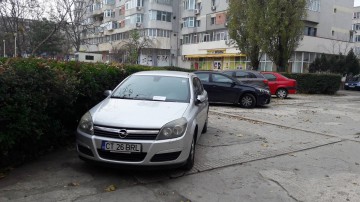 Șofer SANCȚIONAT la Constanța pentru că a blocat accesul la un cămin subteran