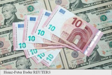 Cursul euro-dolar la cel mai scăzut nivel din ultimii 14 ani