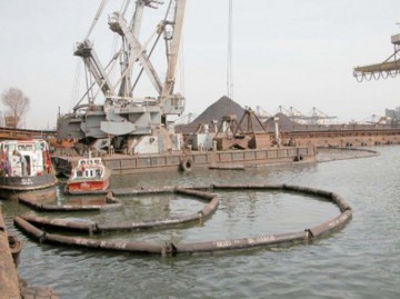 Portul Constanţa plănuieşte să achiziţioneze o navă pentru preluarea reziduurilor petroliere