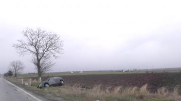 Accident rutier ciudat pe DN3: o maşină s-a răsturnat, şoferul n-a vrut să fie dus la spital!