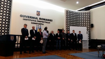 Parlamentarii PSD care reprezintă Constanța şi-au ridicat mandatele. Laude, pupături, şampanie
