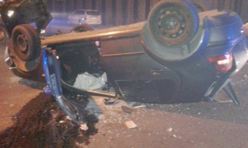 VITEZĂ. O maşină s-a răsturnat pe I.C. Brătianu: 3 răniţi