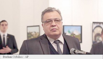ATAC CRIMINAL. Ambasadorul Rusiei la Ankara, ÎMPUŞCAT de un ofiţer de poliţie turc