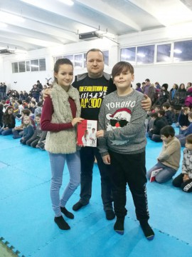 Premieră europeană la malul mării: doi elevi au lansat cartea „Aikido pentru copii”