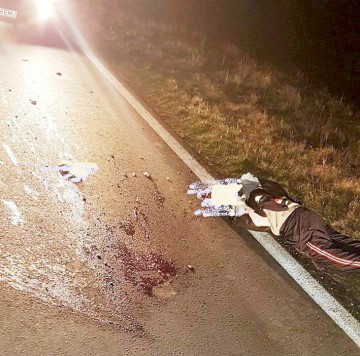 Accident dubios! Un bărbat care stătea întins pe stradă, lovit de o maşină