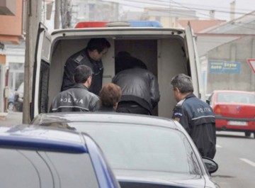 Indivizii care au furat 150 de telefoane, arestaţi preventiv! Unul este recidivist