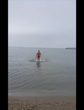 Constanța: Baie în mare în a treia zi de Crăciun