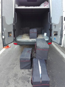 Iată cum ajung parfumurile contrafăcute la Constanţa: în pereţi falşi!