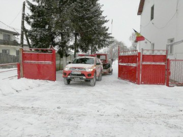 După patru zile, autorităţile constănţene continuă eforturile pentru înlăturarea efectelor generate de vremea severă