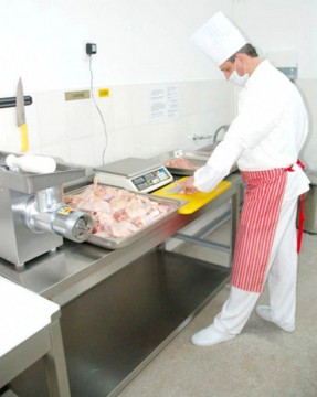 Meniu special de Anul Nou, pentru pacienţii din Spitalul Judeţean şi de la Spitalul de Boli Infecţioase