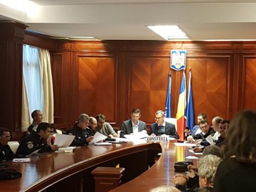 Prefectul Constanței, LUAT LA ROST de ministrul de Interne! În timp ce era certat pentru proasta comunicare, prefectul dădea presa afară din sală!