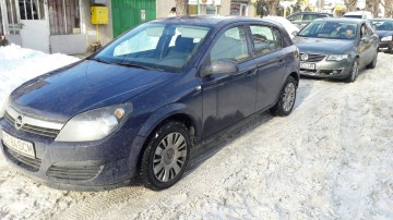 Un şofer a blocat toată strada în zona Flămânda: avea treabă la restaurant, îşi lua mâncare