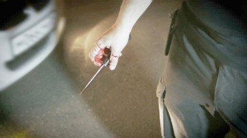 Indivizii care au ameninţat un minor cu un cuţit, arestaţi