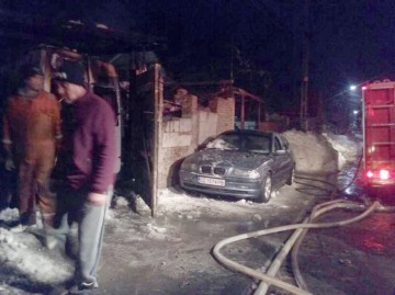 Incendiu la Cumpăna: cât pe ce să BUBUIE un atelier auto