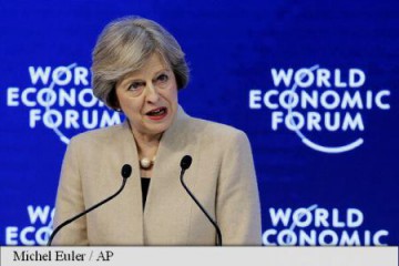 Premierul Theresa May minimalizează efectele deprecierii lirei sterline