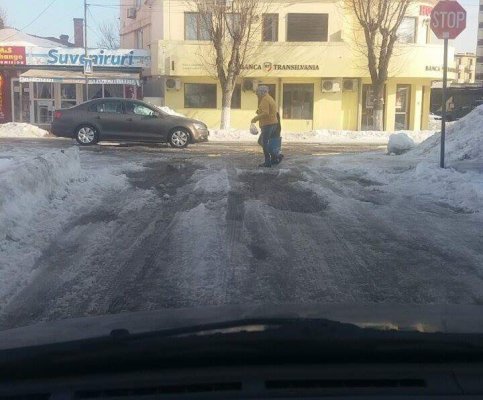 Iarna-i grea, omătu’-i mare... „Mie cine îmi plăteşte dauna la maşină?”