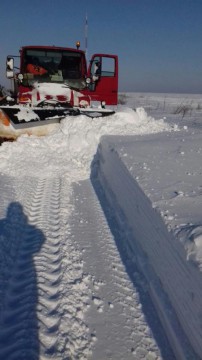 După o săptămână de izolare, oamenii din Vadu au drum deszăpezit