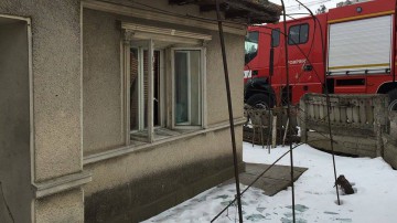 EXPLOZIE LA MEDGIDIA! Tavanul unei case s-a prăbușit! O femeie, scoasă de sub dărămături