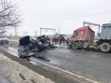 Doi tineri din Cernavodă, SPULBERAŢI după o manevră periculoasă în trafic făcută de o maşină a Armatei